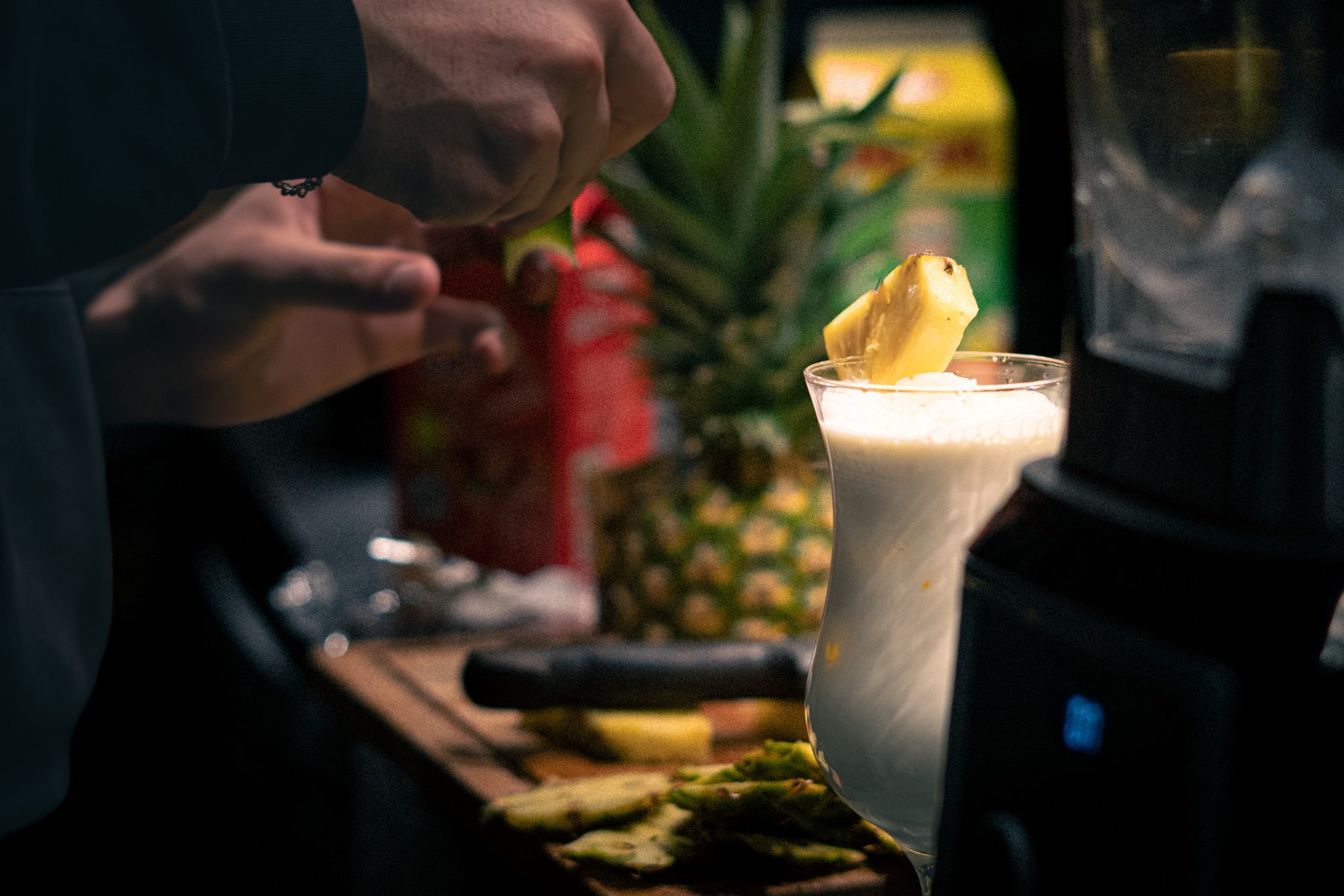 Piña Colada wird frisch gemixt